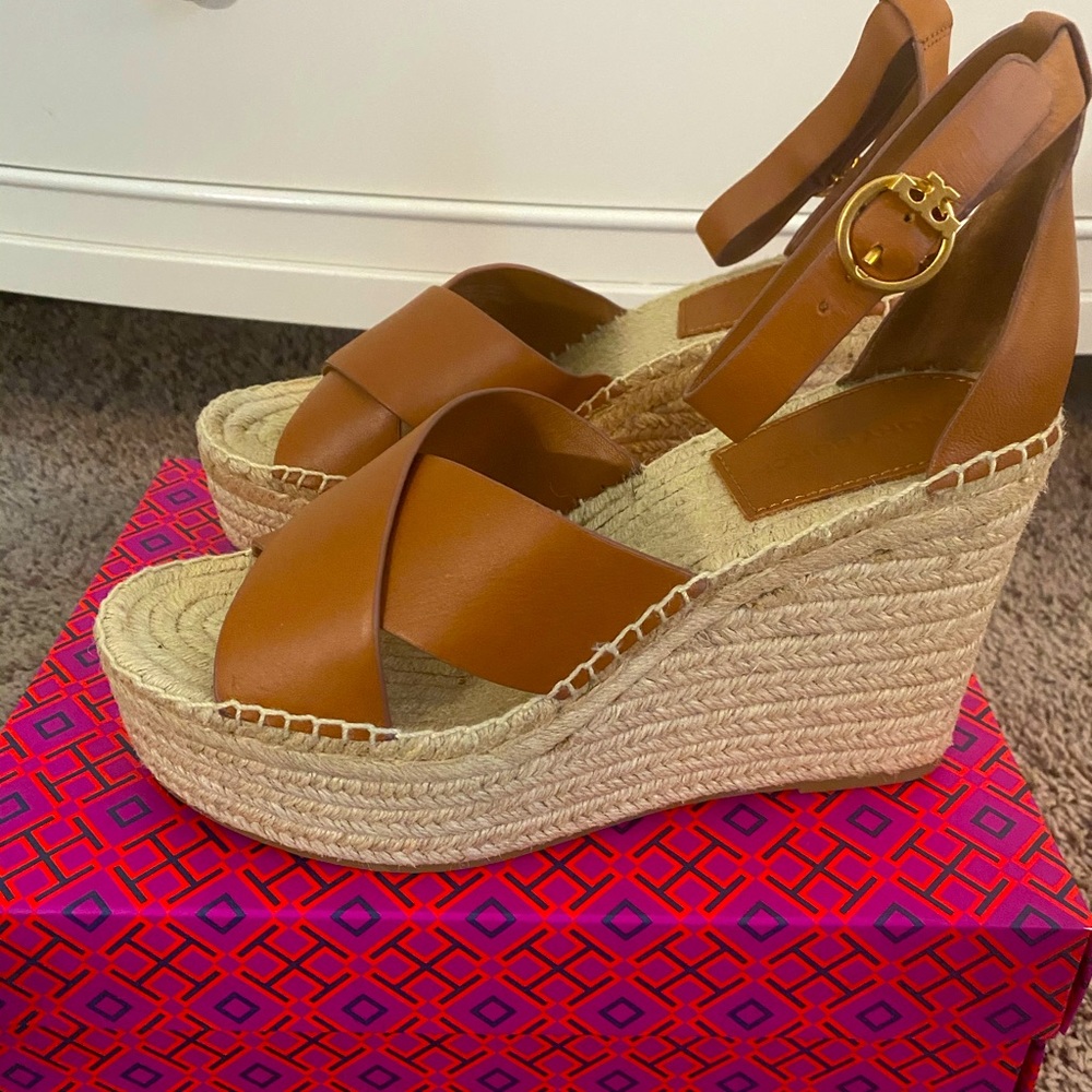 Tory Burch Selby Wedge size 8-8.5